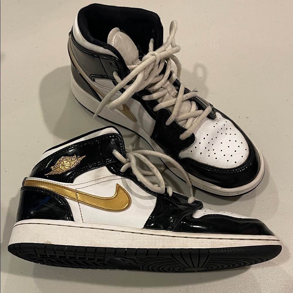 Nike Air Jordan 1 Mid SE Black/Gold/White Sneakers Kids 
Size 4